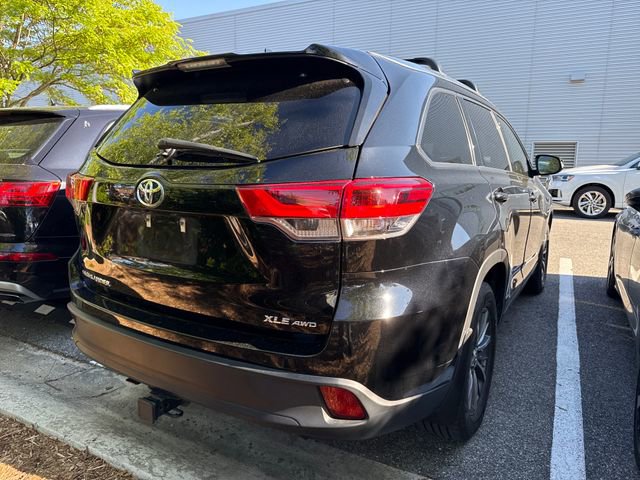 Used 2019 Toyota Highlander XLE AWD/4WD image 4