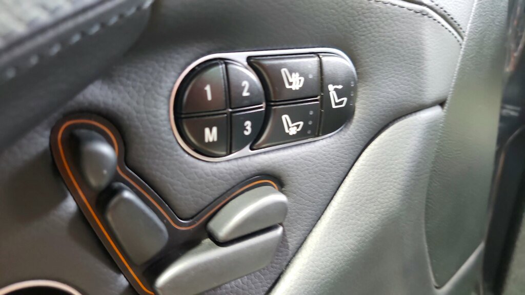 Used 2012 Mercedes-Benz SL 550 image 23