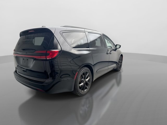 Used 2025 Chrysler Pacifica Limited FWD image 5