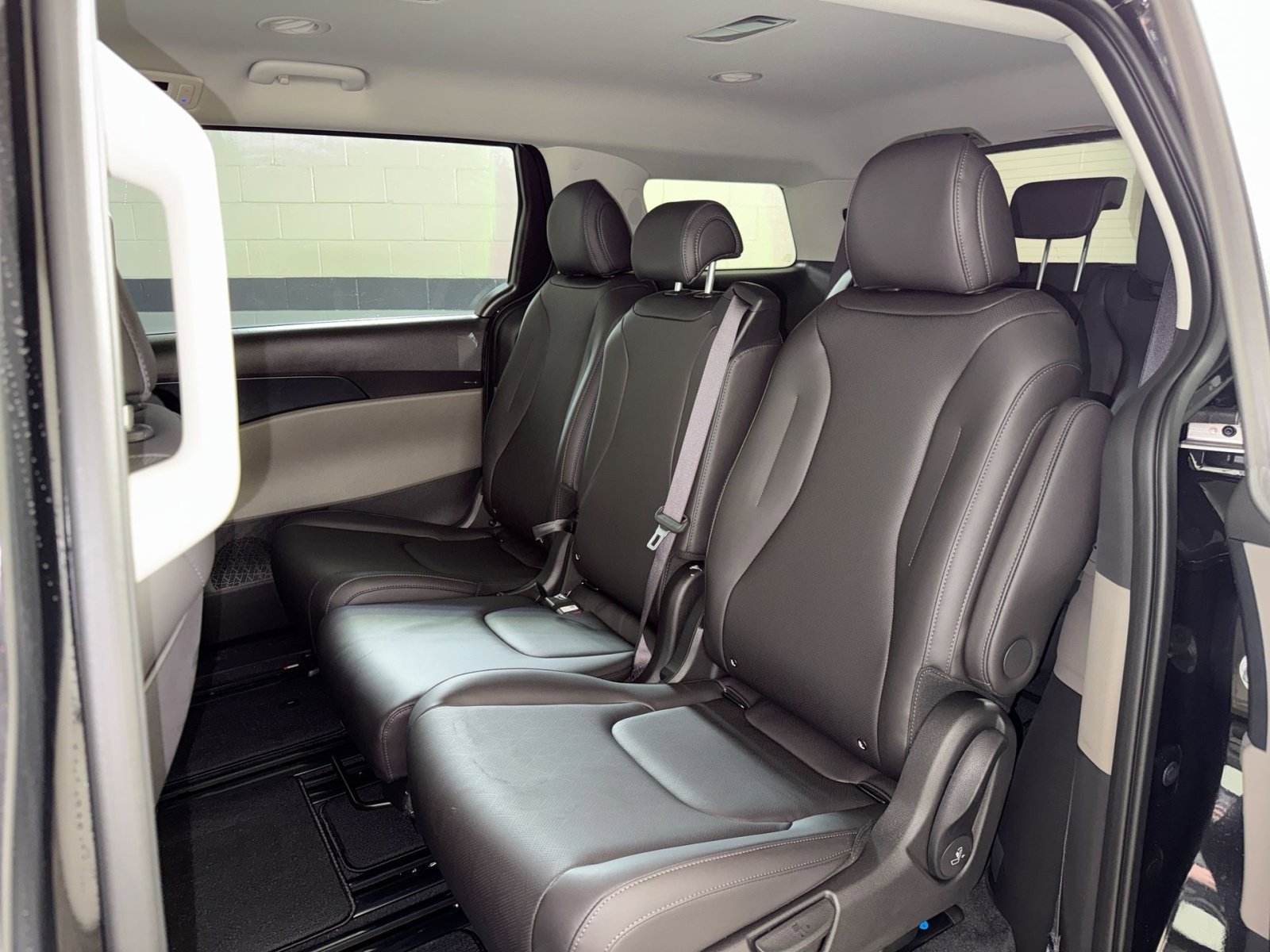 New 2026 Kia Carnival LXS image 24