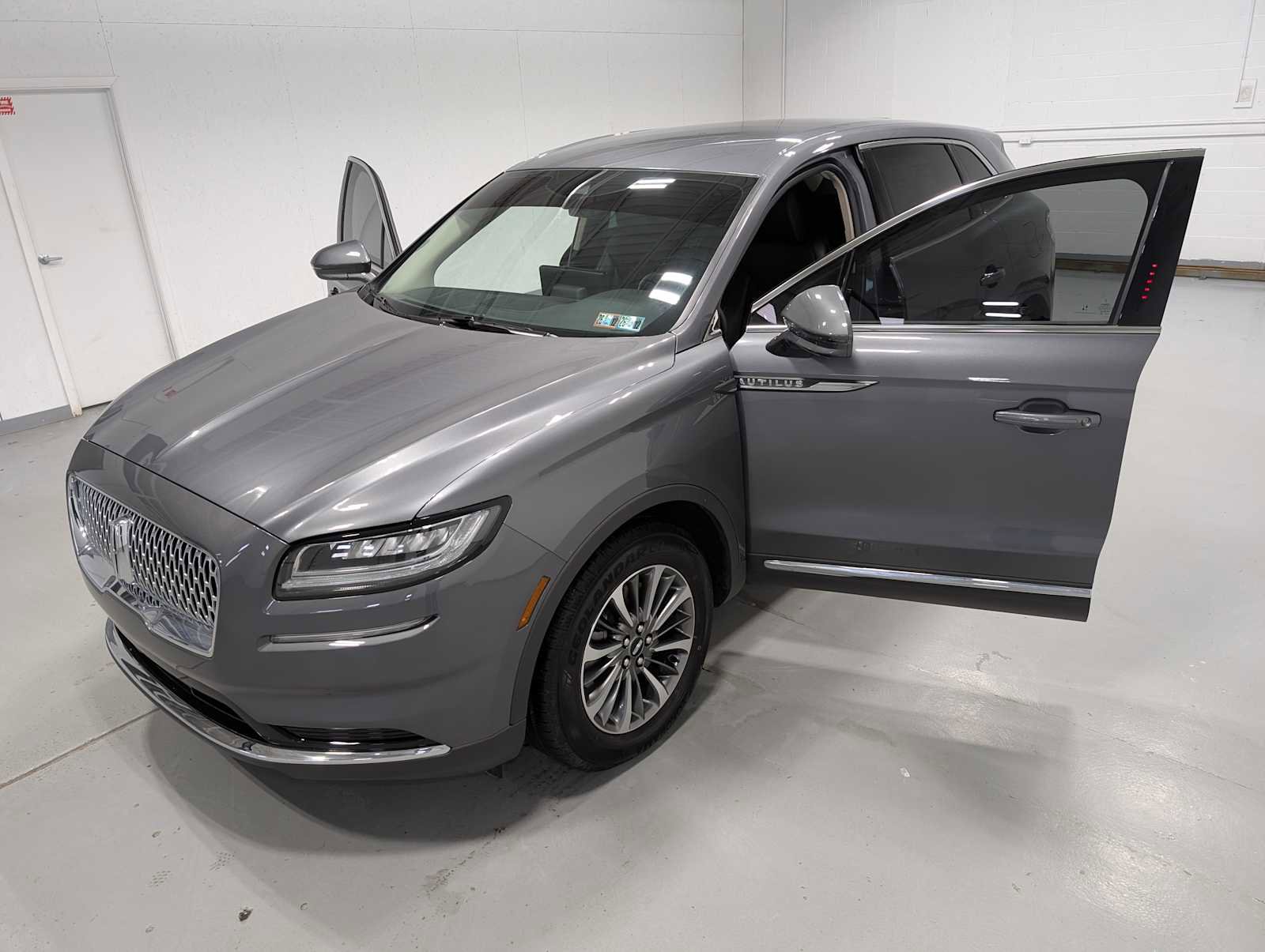 Certified 2023 Lincoln Nautilus AWD w/ Premium Package image 16