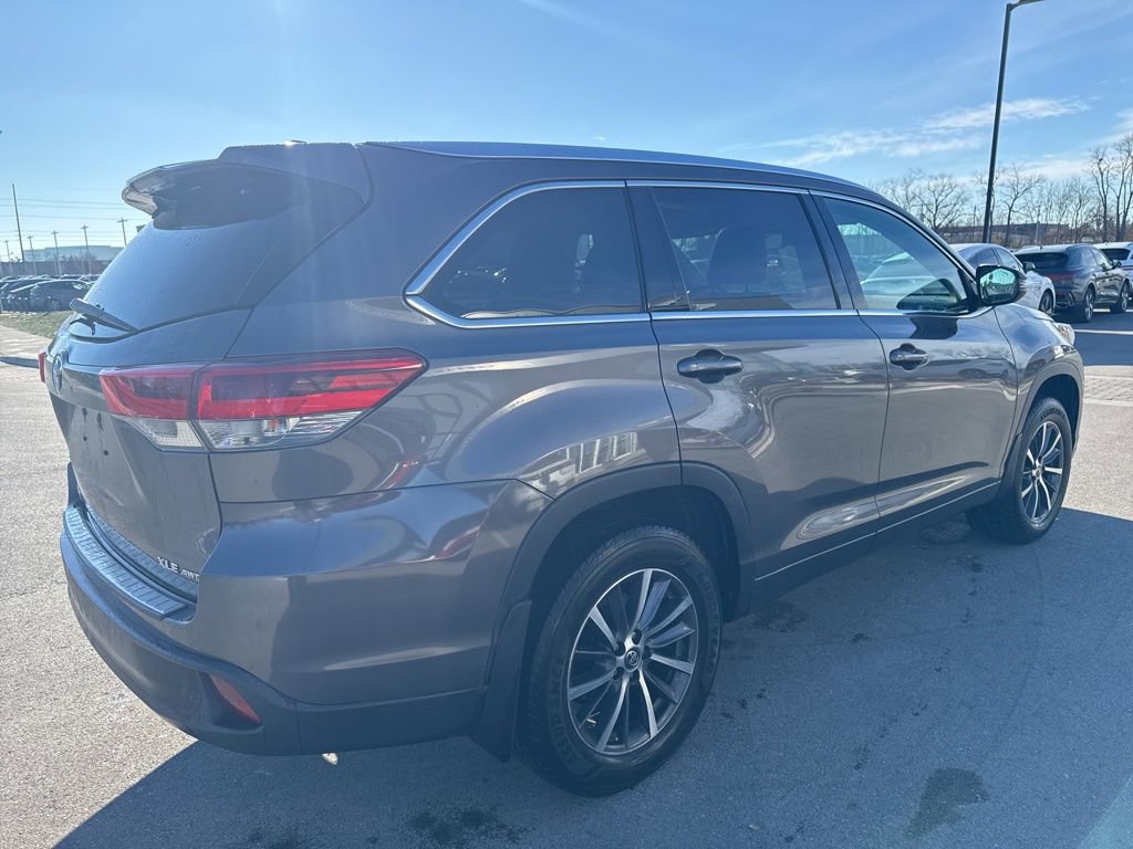 Used 2017 Toyota Highlander XLE image 5