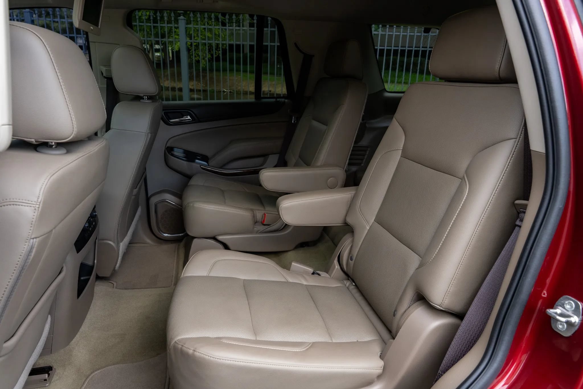 Used 2018 GMC Yukon SLT w/ Premium Edition RWD image 14