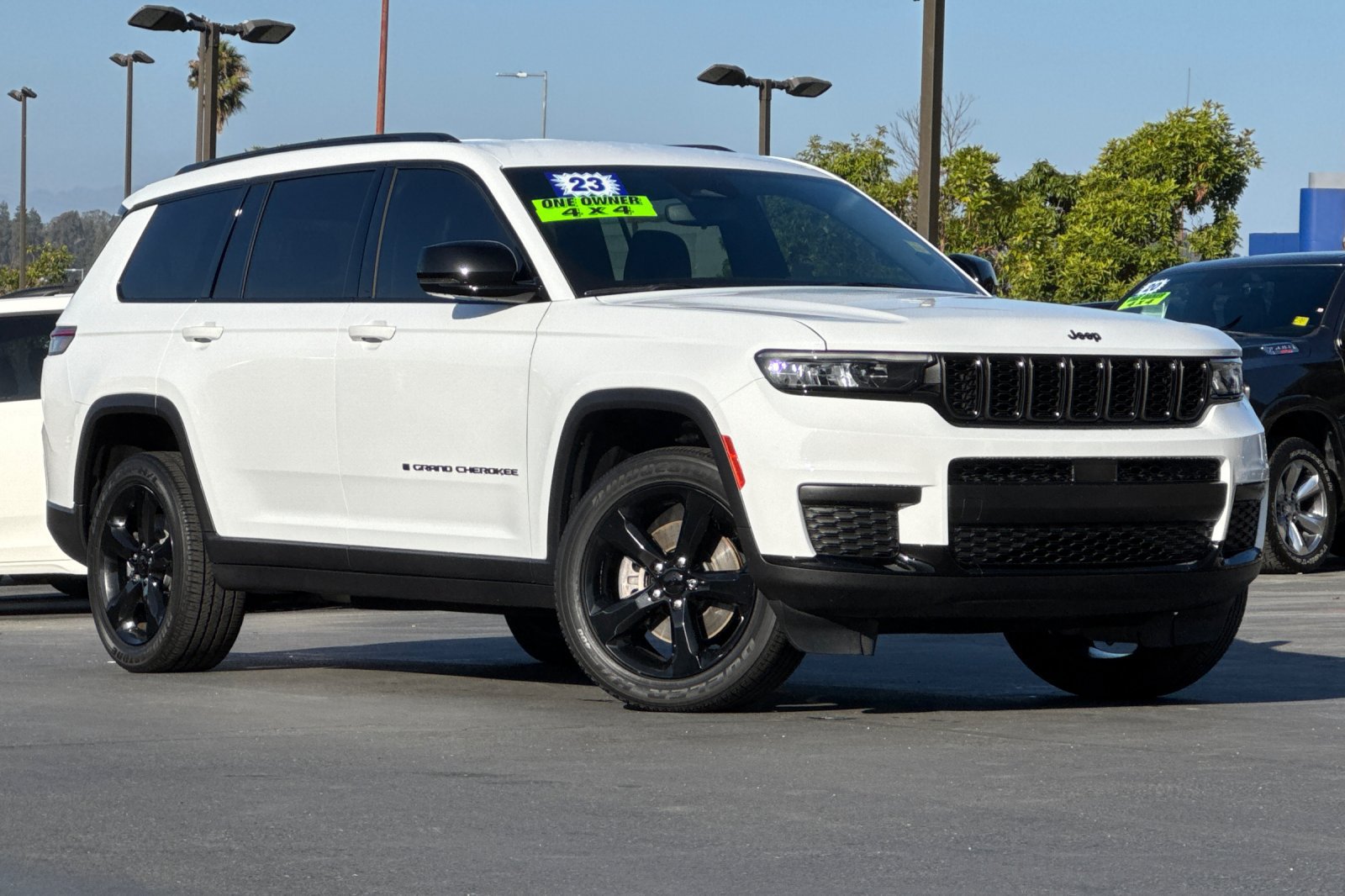 Used 2023 Jeep Grand Cherokee L Laredo AWD/4WD image 2
