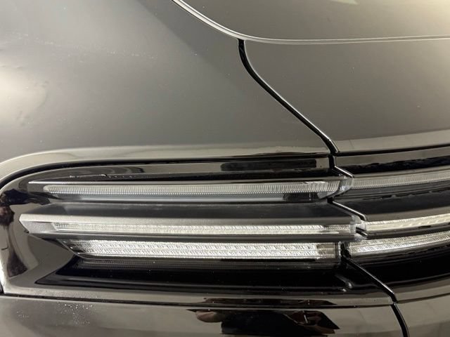 Used 2025 Porsche Macan 4S Electric AWD/4WD image 14