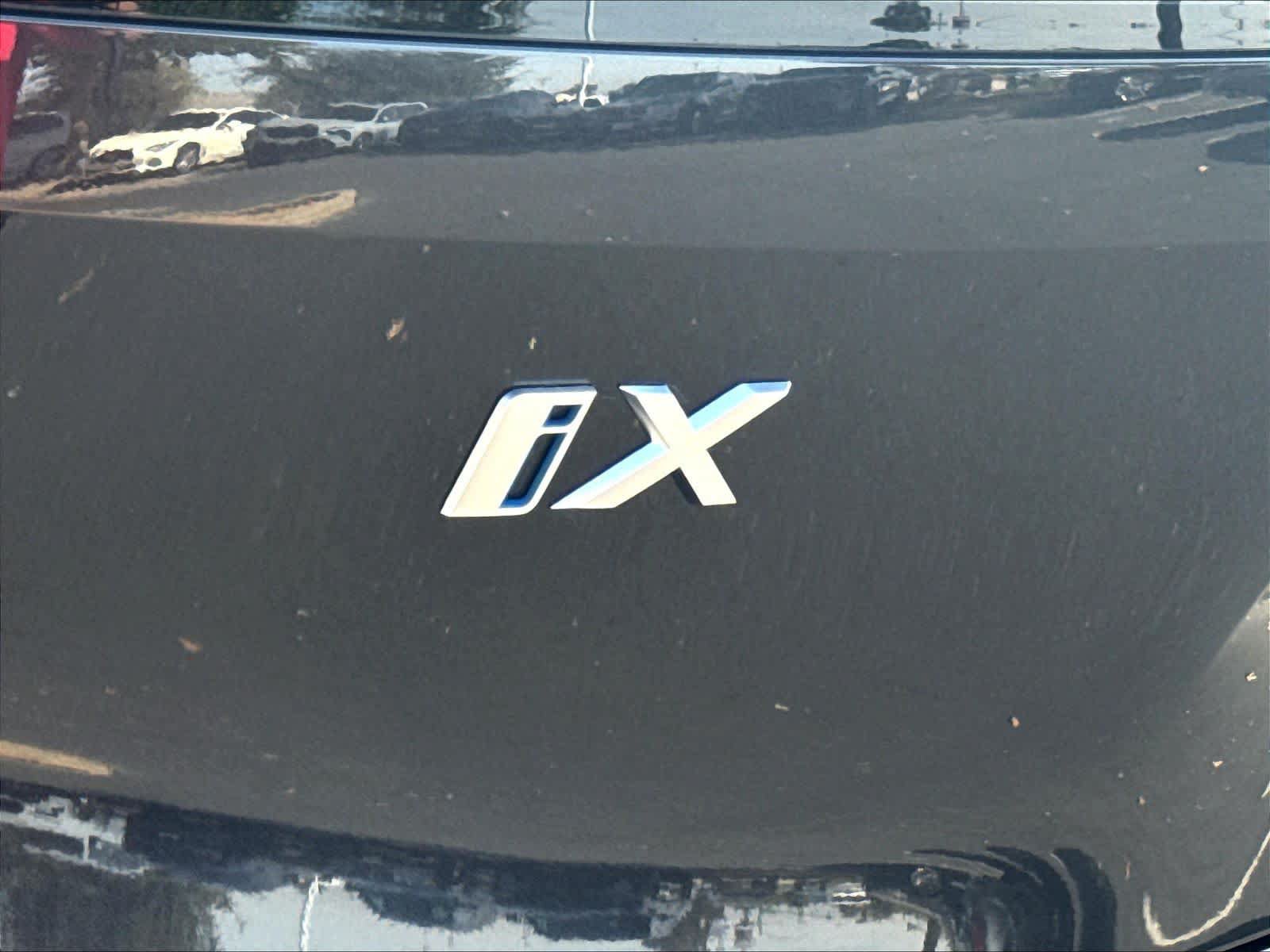 Used 2024 BMW iX xDrive50 w/ Sport Package AWD/4WD image 27