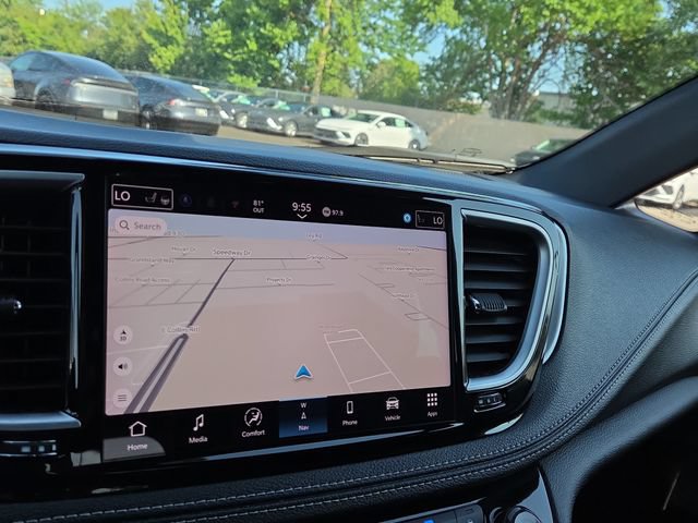 Used 2025 Chrysler Pacifica Limited FWD image 12