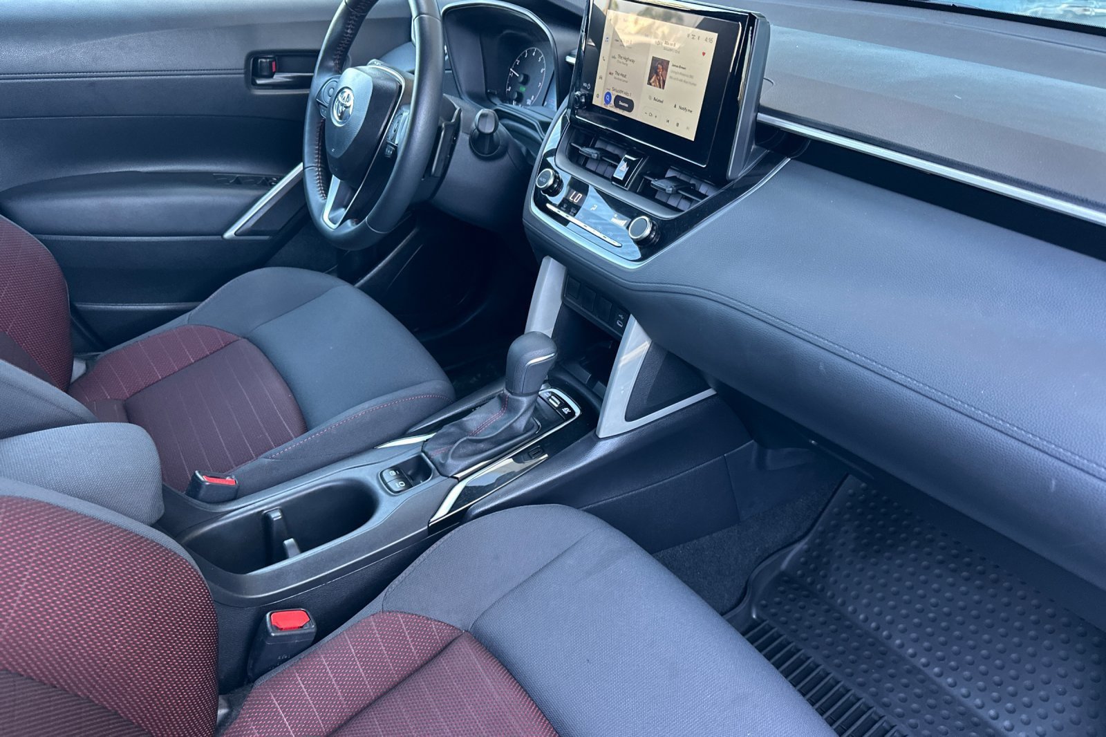 Used 2025 Toyota Corolla Cross AWD Hybrid w/ Moonroof Package image 16