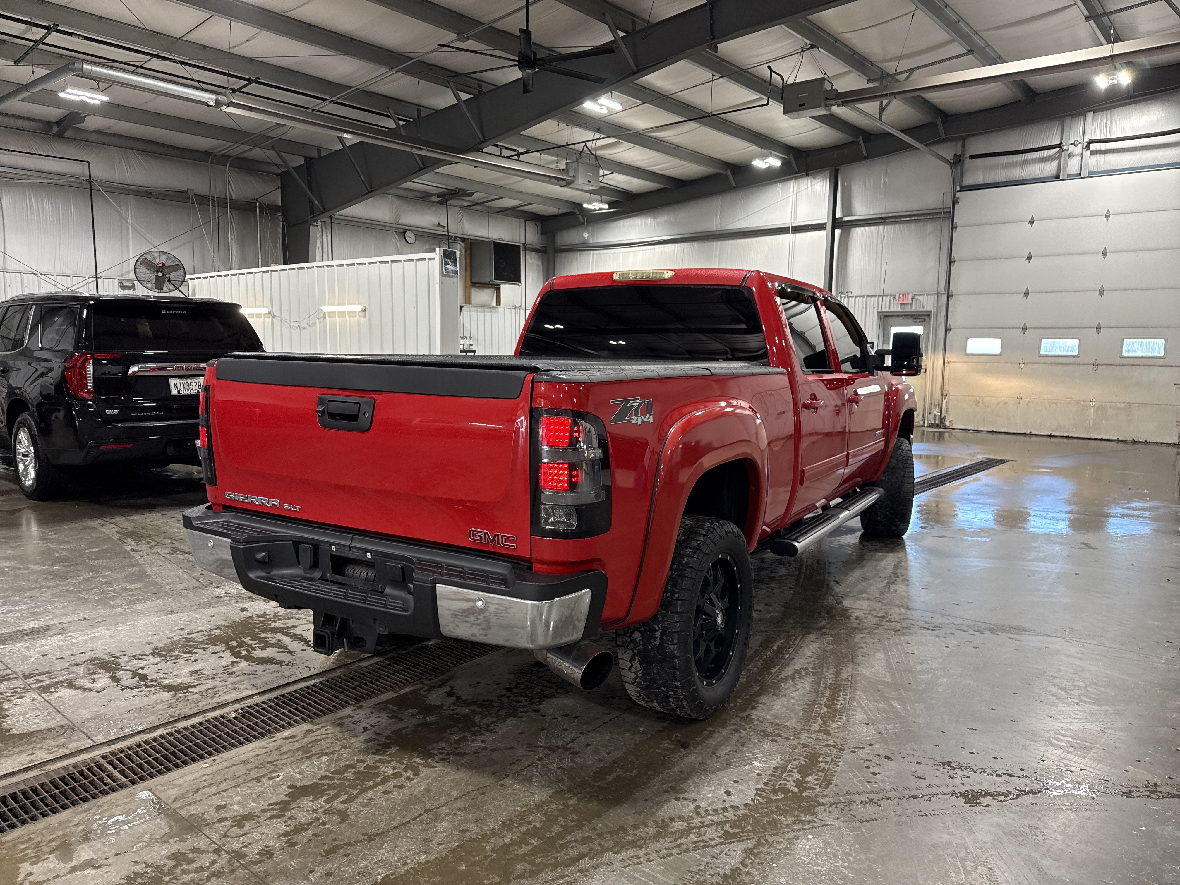 Used 2013 GMC Sierra 2500 SLT w/ SLT Convenience Package AWD/4WD image 3