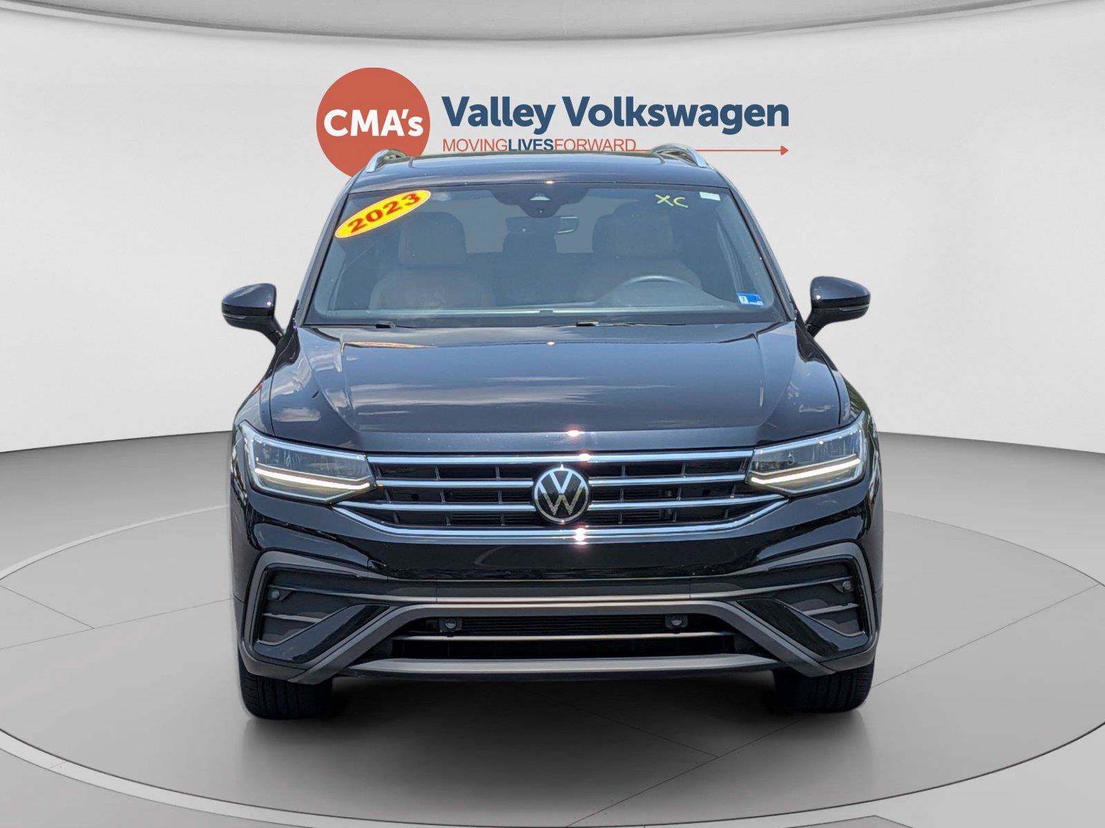 Used 2023 Volkswagen Tiguan SE w/ Panoramic Sunroof Package AWD/4WD image 8