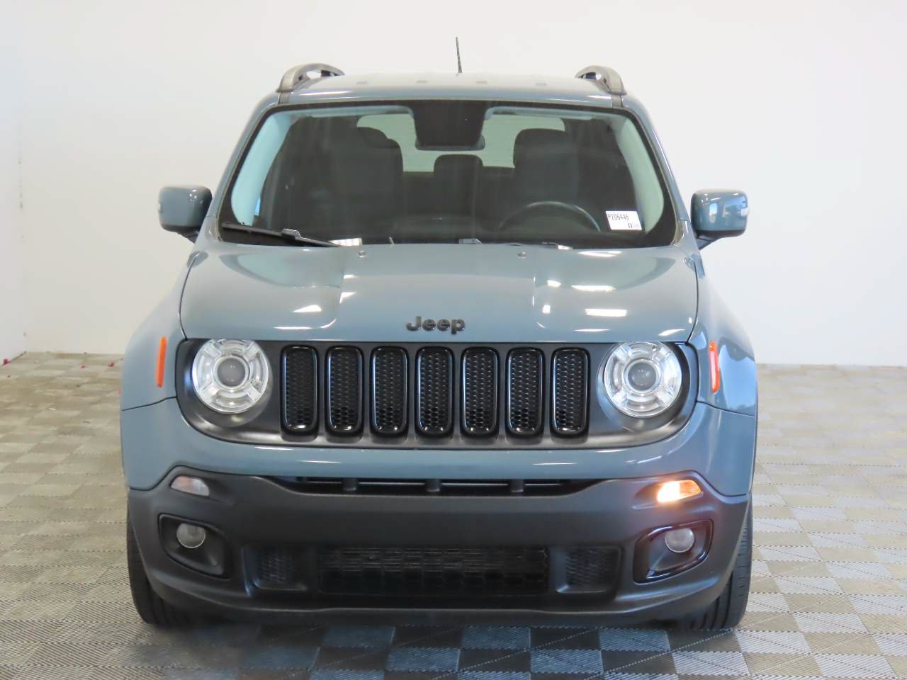 Used 2017 Jeep Renegade Altitude w/ Safety & Security Group FWD image 2