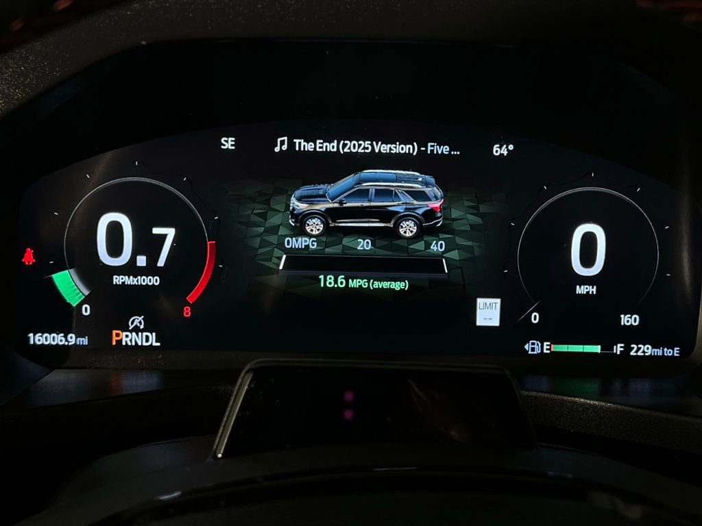 Used 2025 Ford Explorer ST-Line w/ ST-Line Street Pack image 13