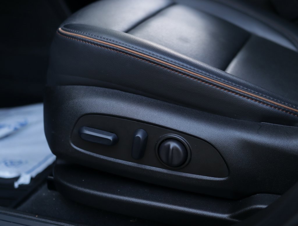 Used 2023 GMC Acadia AT4 image 24