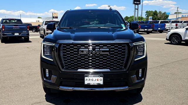 Used 2023 GMC Yukon XL Denali Ultimate AWD/4WD image 3