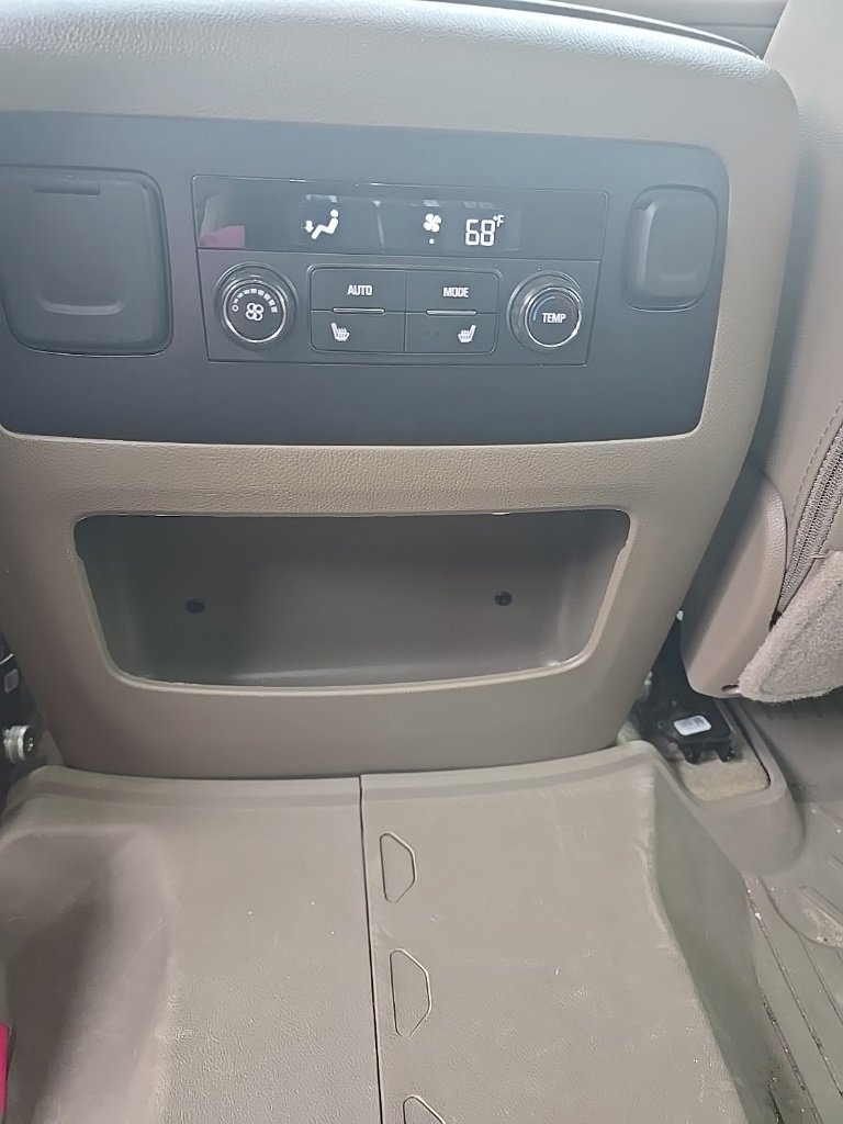 Used 2018 Chevrolet Suburban LT w/ LT Signature Package image 10