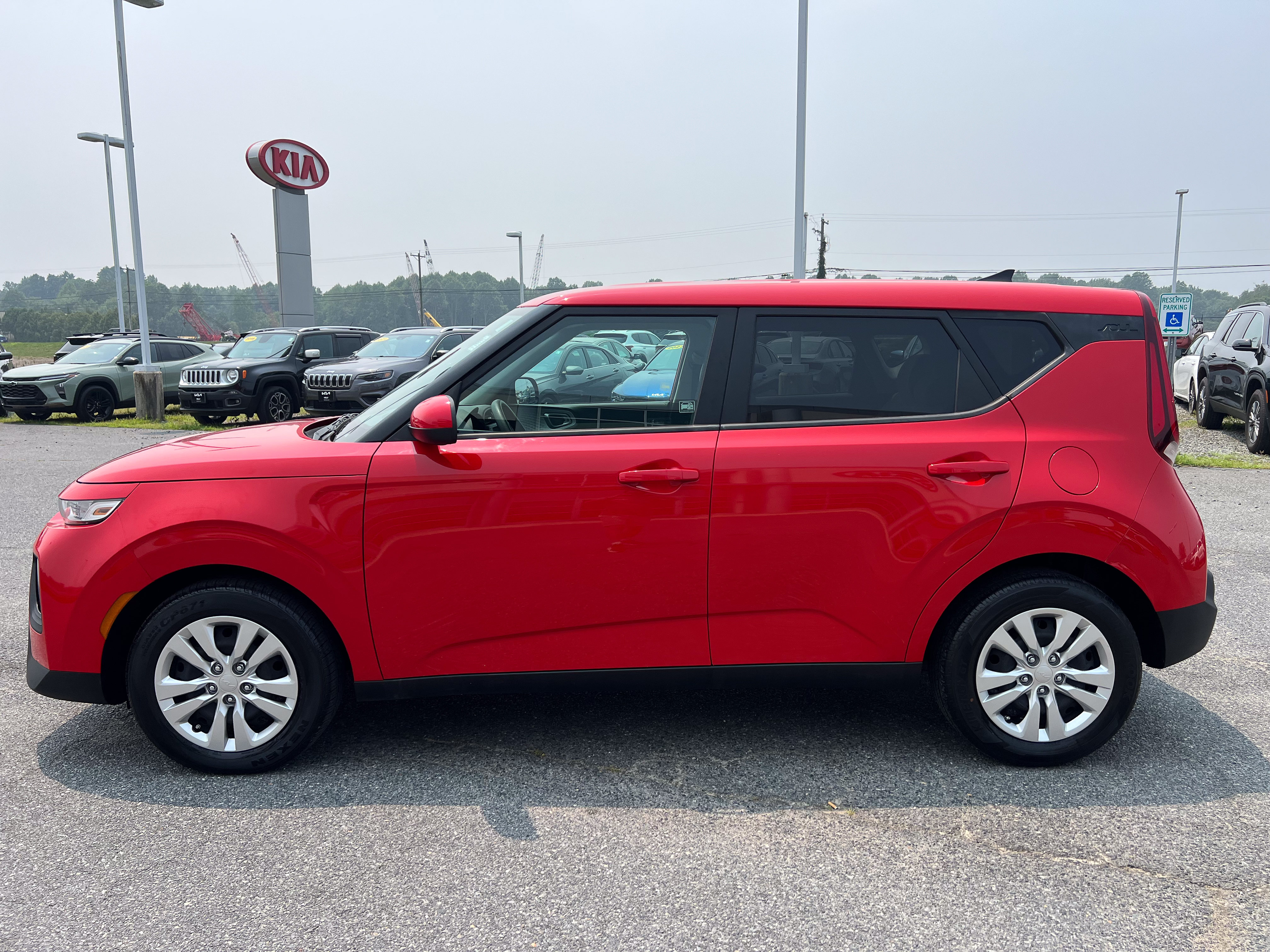 Used 2022 Kia Soul LX FWD image 2