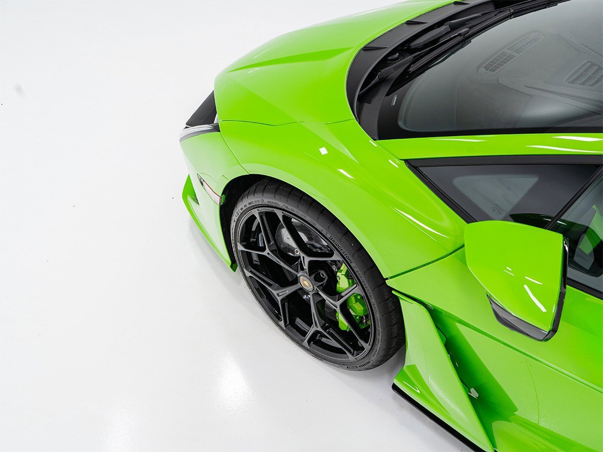 Used 2024 Lamborghini Revuelto image 25