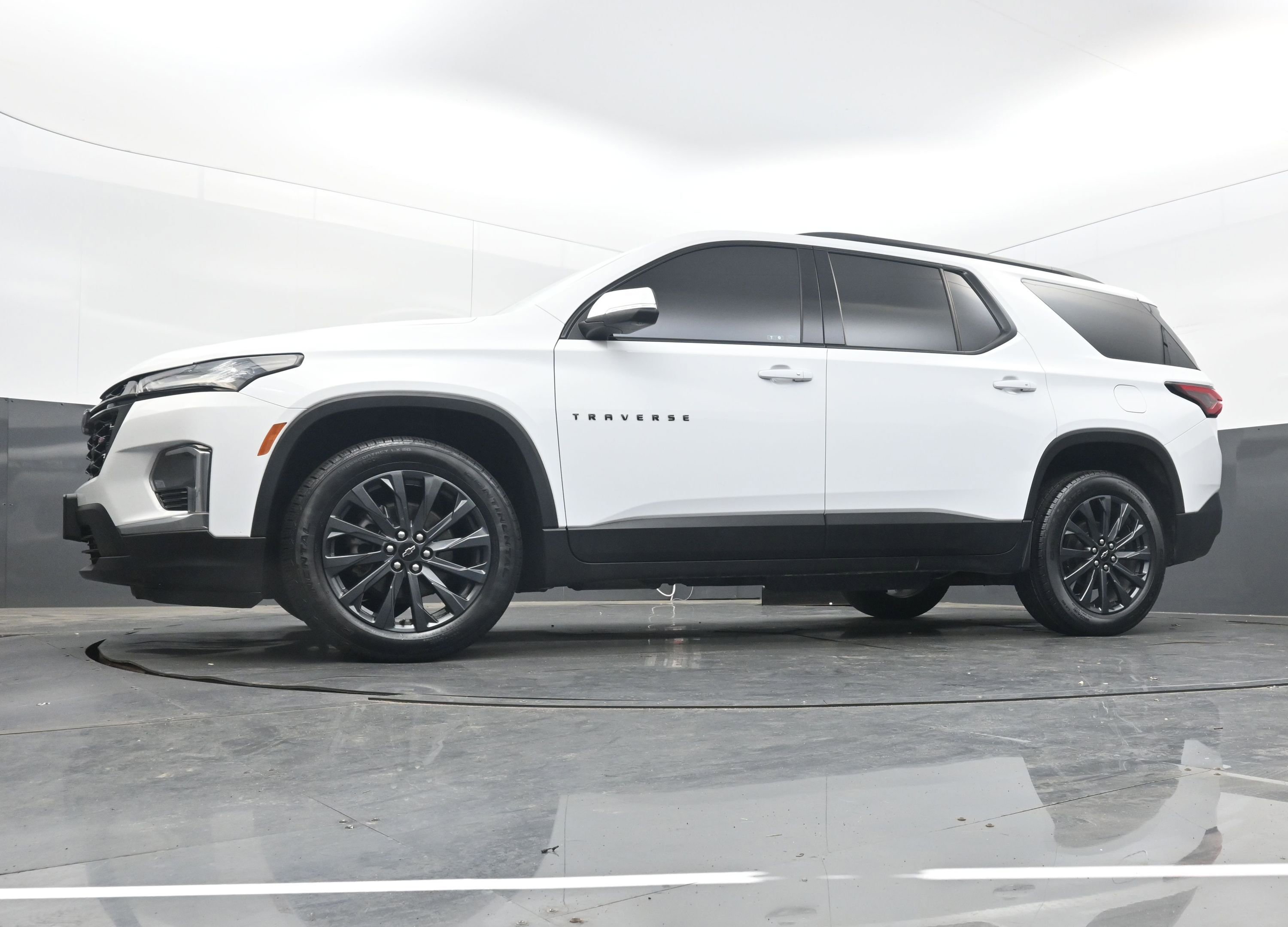 Used 2023 Chevrolet Traverse RS image 27