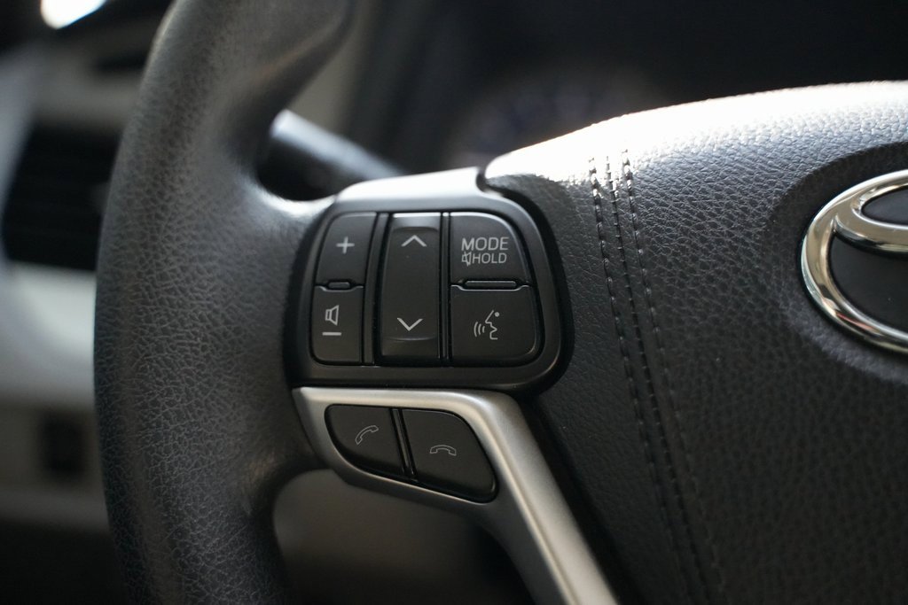 Used 2018 Toyota Sienna LE image 21