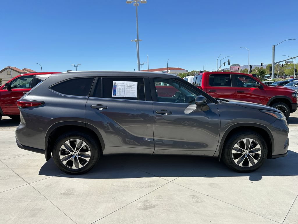 Used 2023 Toyota Highlander XLE FWD image 11