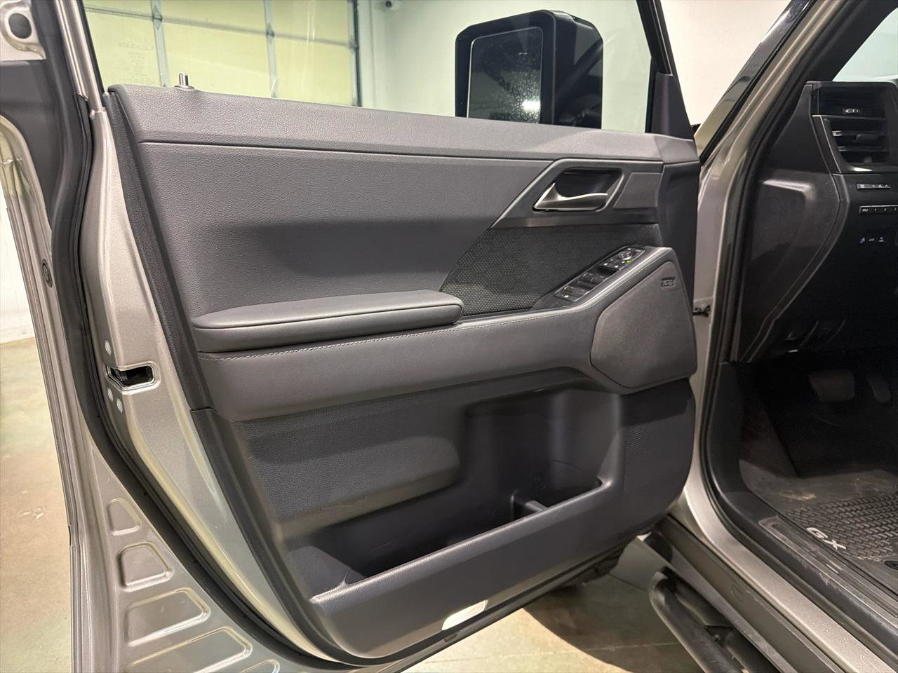 Used 2024 Lexus GX 550 image 16