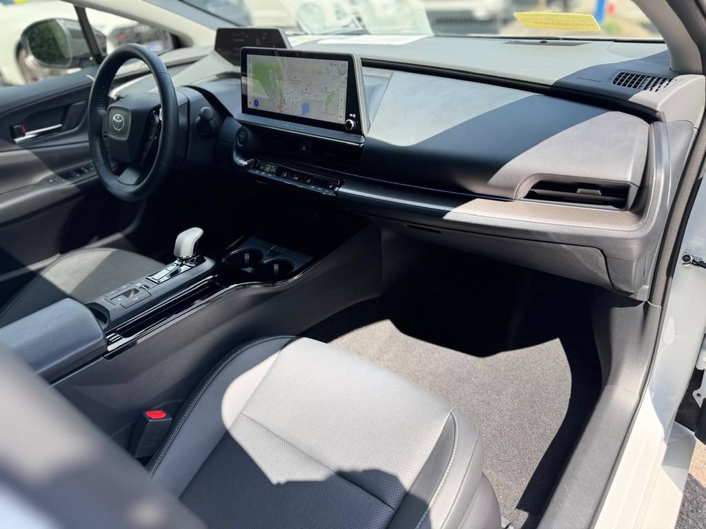 Used 2025 Toyota Prius XLE AWD/4WD image 27