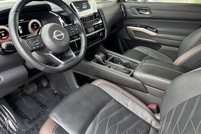 Used 2023 Nissan Pathfinder Platinum AWD/4WD image 10