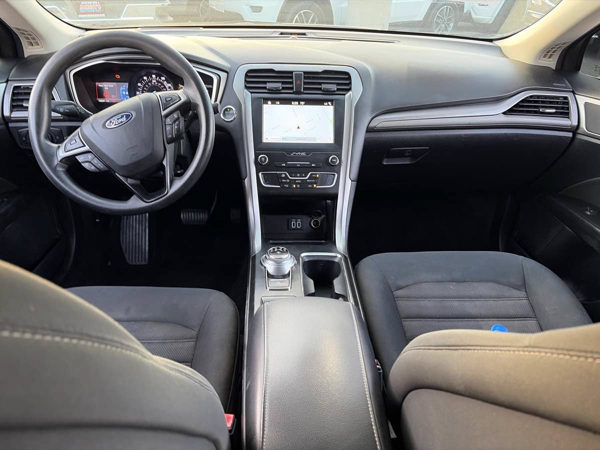 Used 2019 Ford Fusion SE FWD image 23