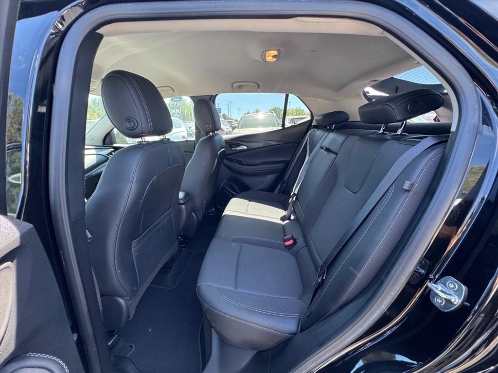 Used 2022 Buick Encore GX Select w/ Sport Touring Package FWD image 12