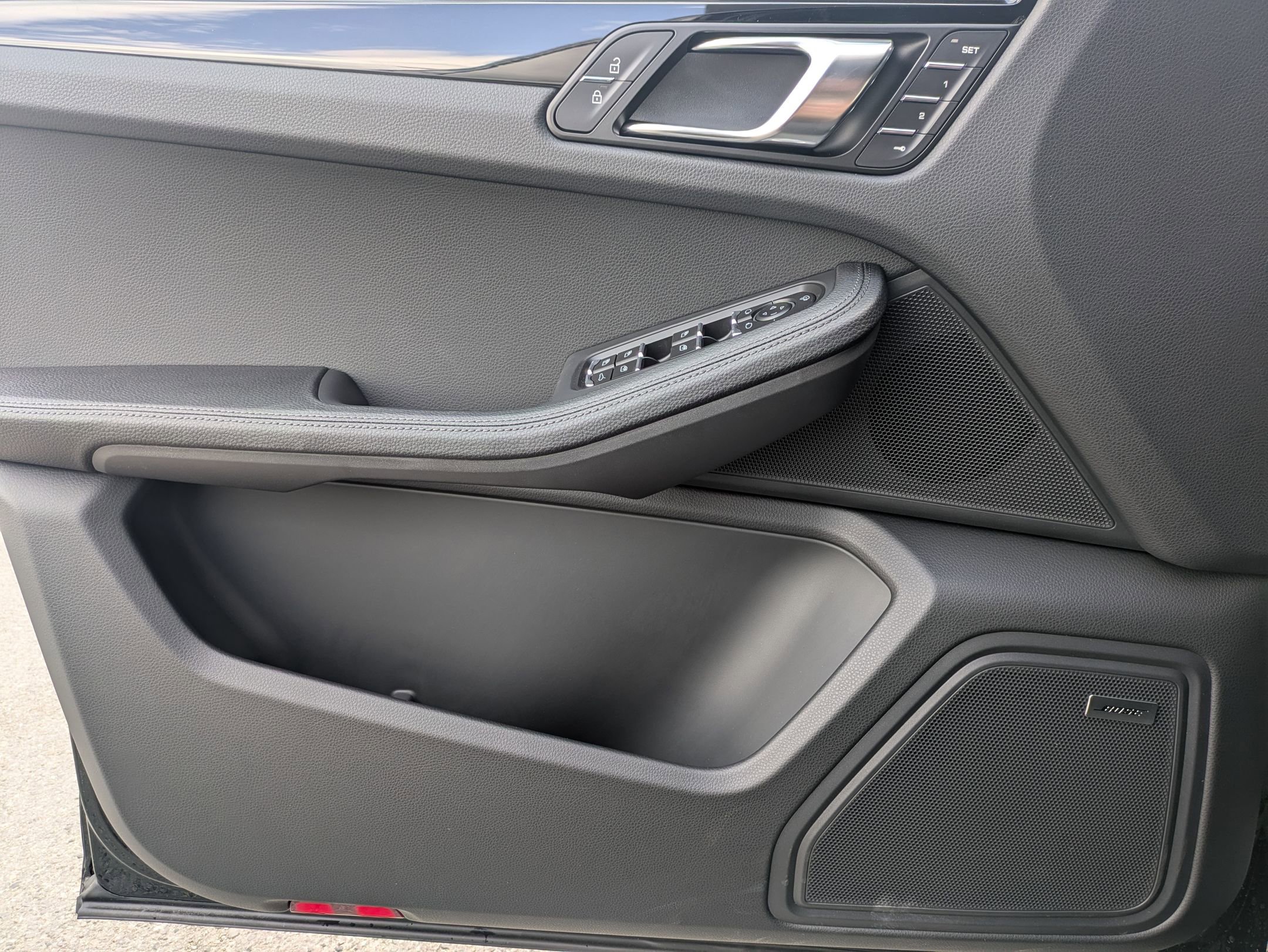 Certified 2025 Porsche Macan image 14