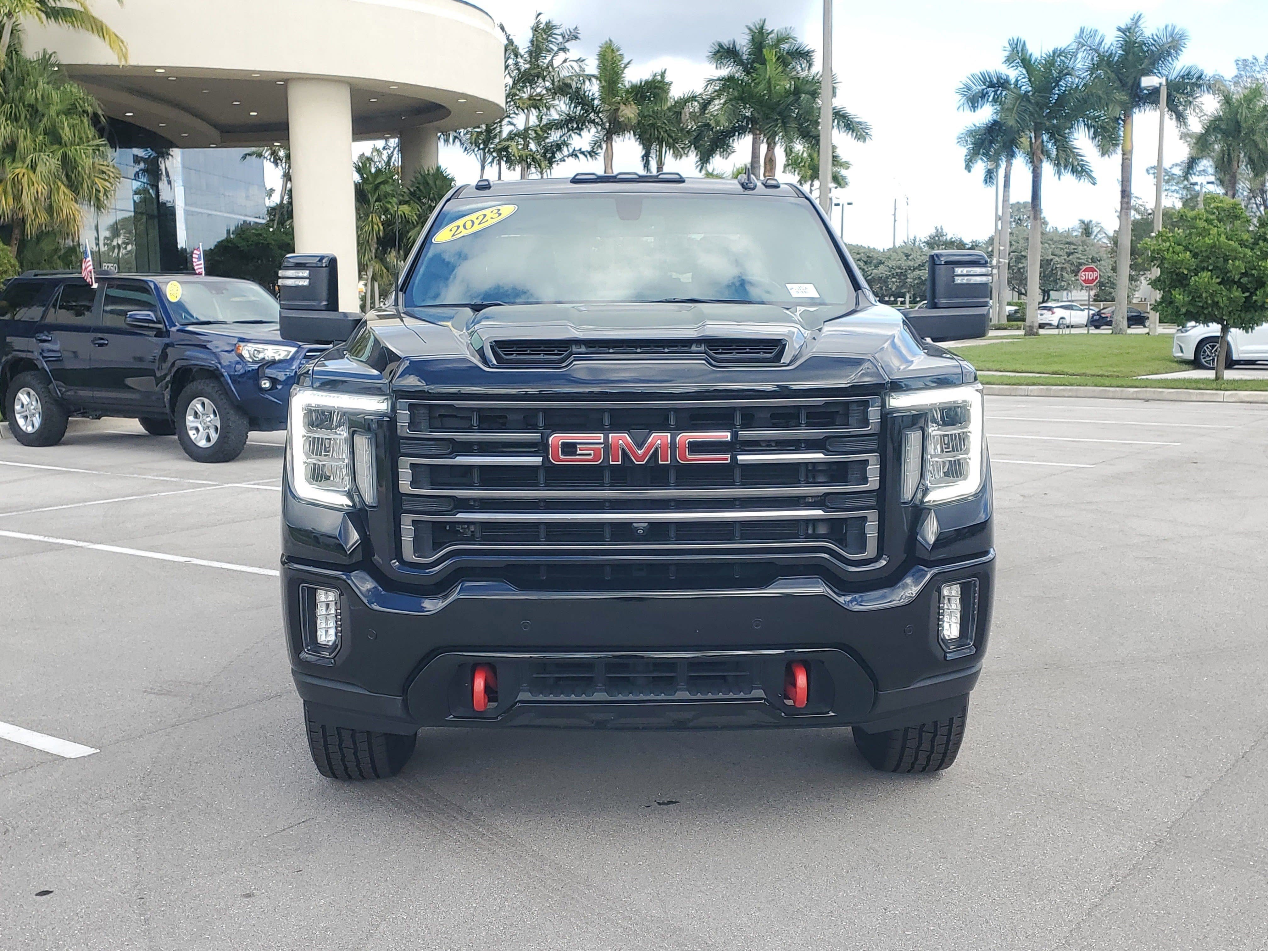 Used 2023 GMC Sierra 2500 AT4 w/ AT4 Preferred Package image 8