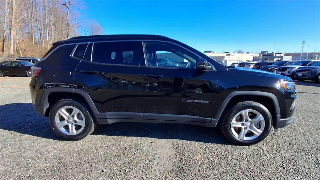 Used 2023 Jeep Compass Latitude image 9