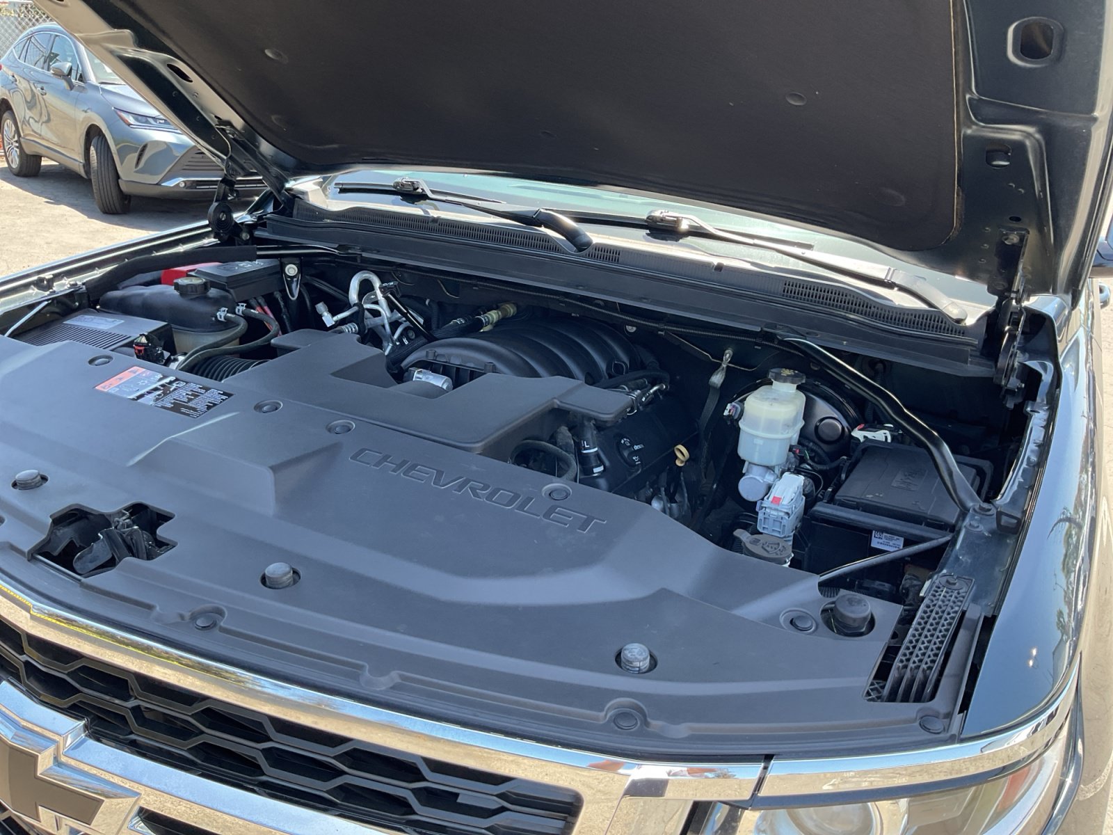 Used 2020 Chevrolet Suburban LT RWD image 23