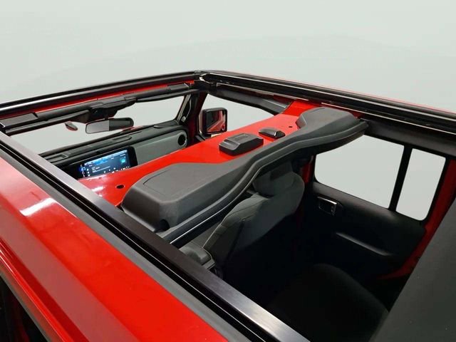 Used 2025 Jeep Wrangler Unlimited Sahara w/ Safety Group image 24