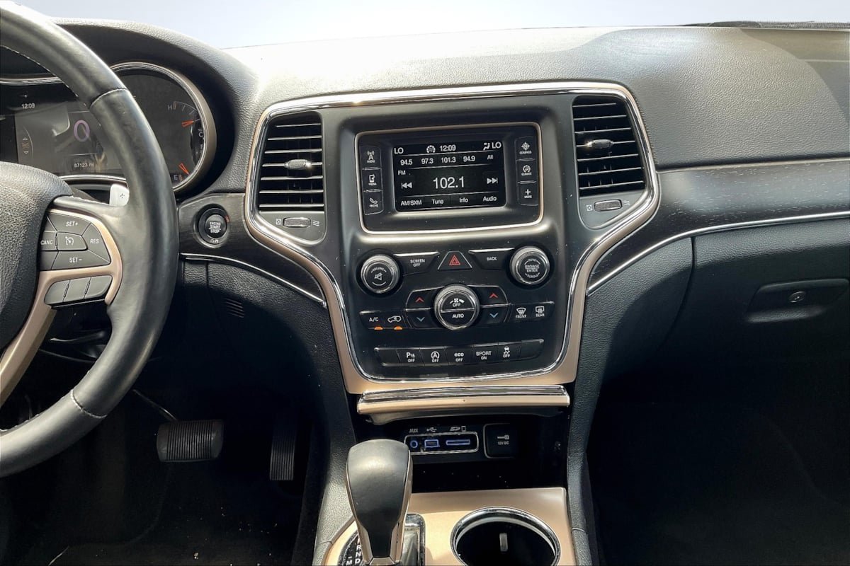 Used 2017 Jeep Grand Cherokee Limited AWD/4WD image 5