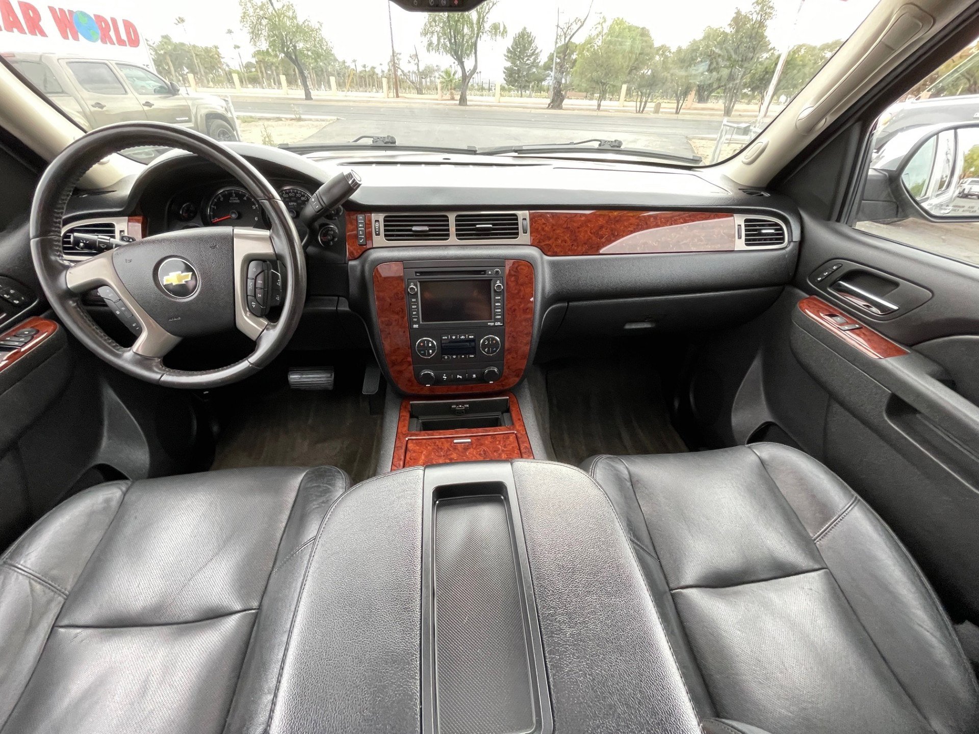 Used 2010 Chevrolet Tahoe LTZ RWD image 23