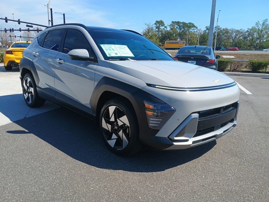 Used 2025 Hyundai Kona Limited image 3