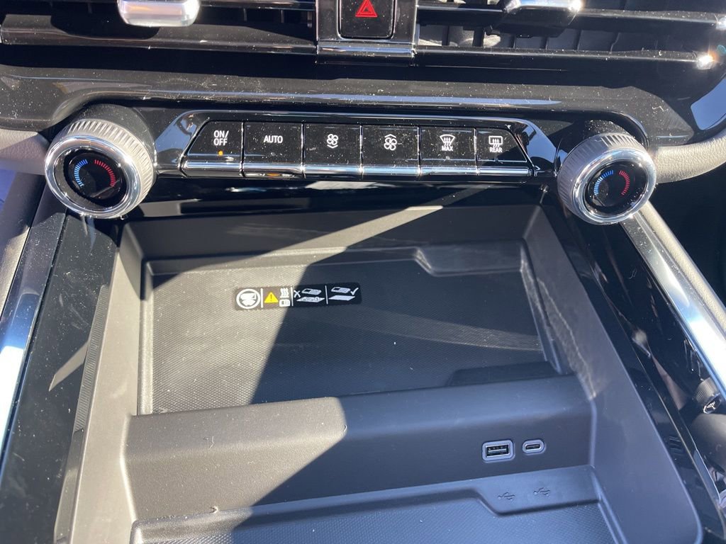 New 2026 Chevrolet Suburban Premier AWD/4WD image 35
