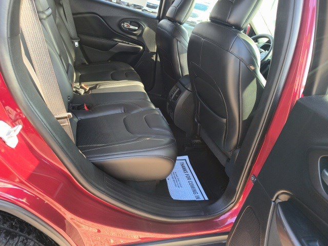 Used 2019 Jeep Cherokee Limited image 16