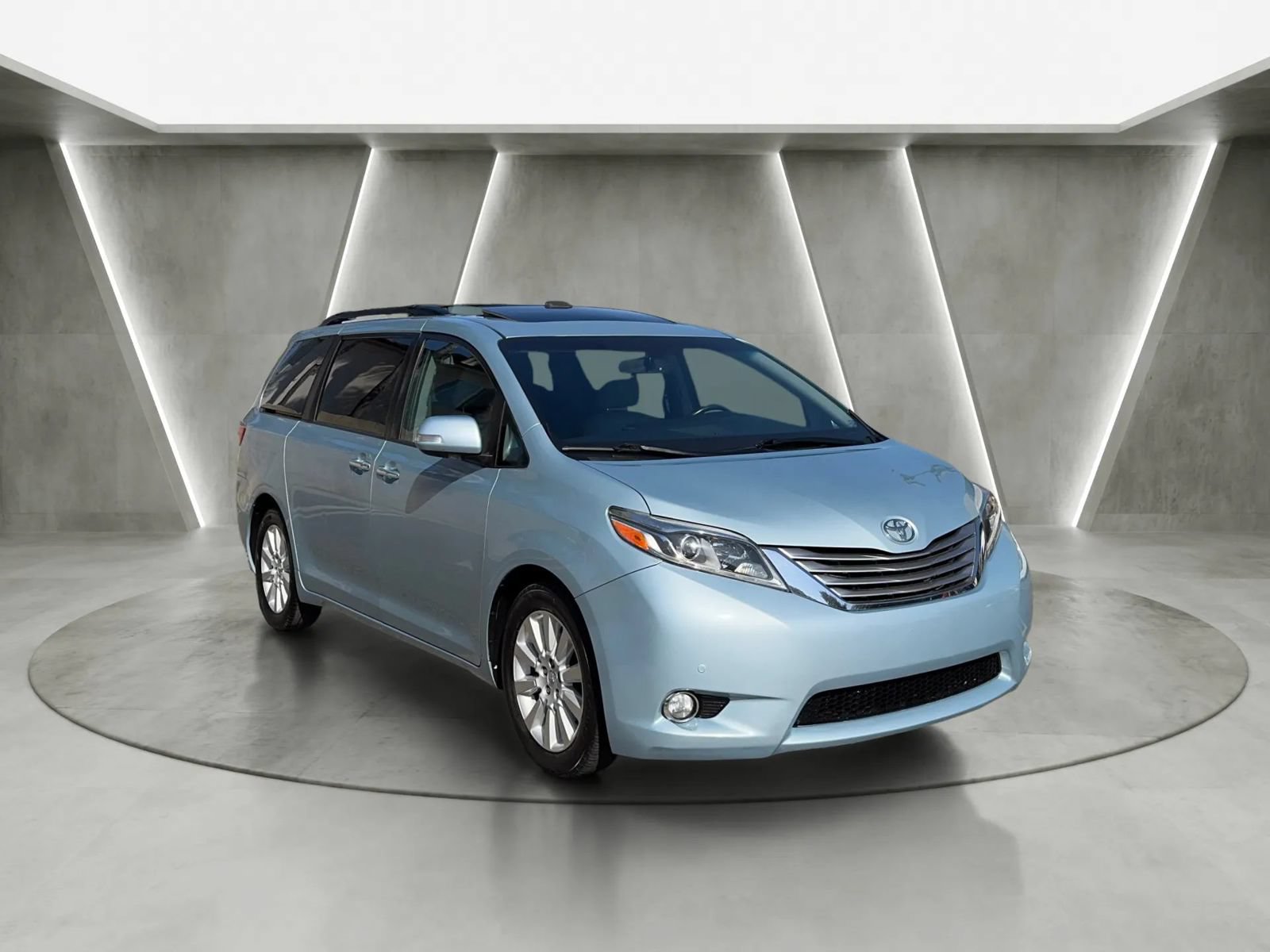 Used 2015 Toyota Sienna Limited FWD image 9