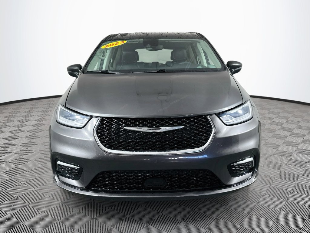 Certified 2023 Chrysler Pacifica Touring-L FWD image 4