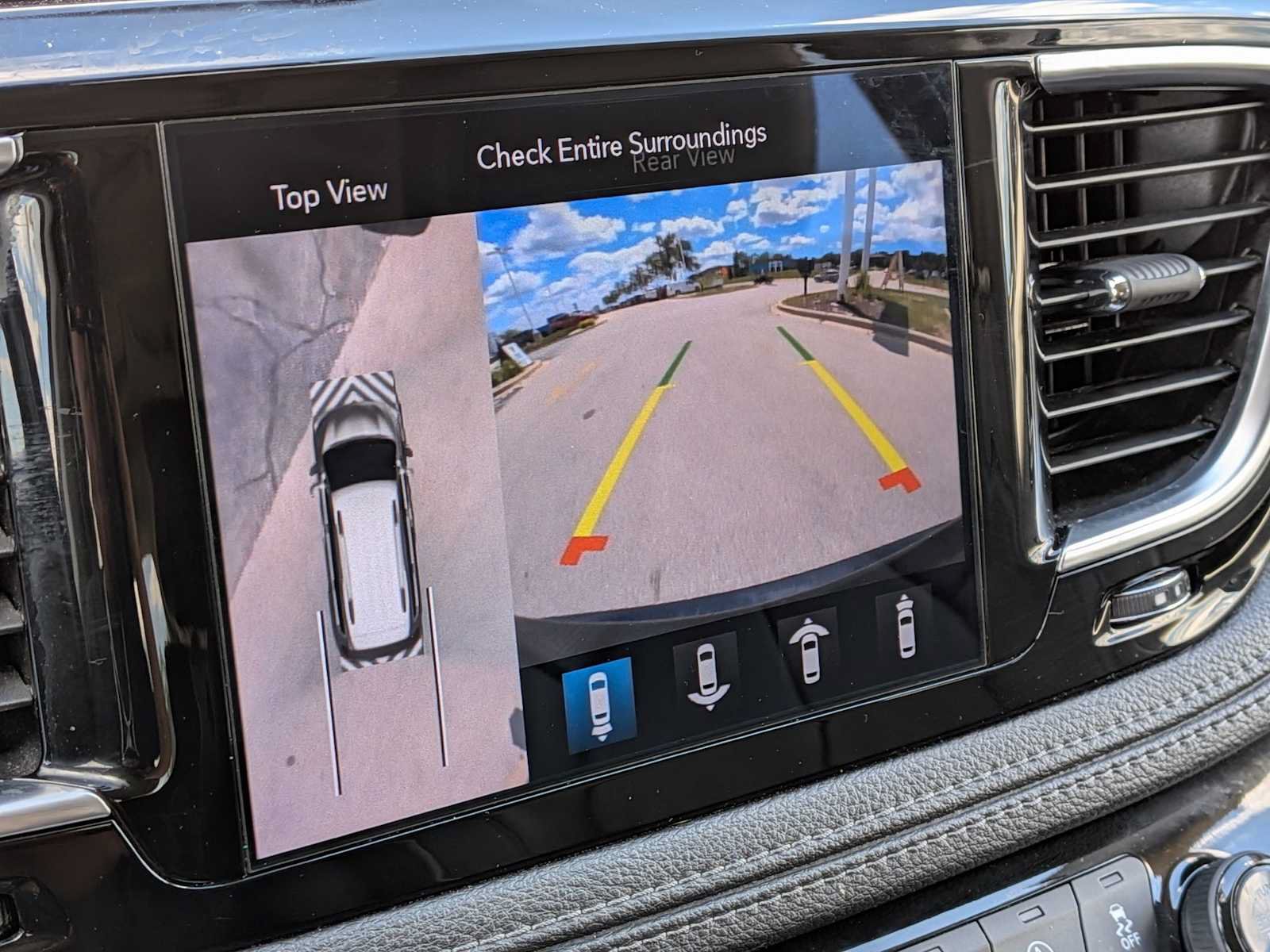 Used 2020 Chrysler Pacifica Limited w/ Advanced Safetytec Group FWD image 29