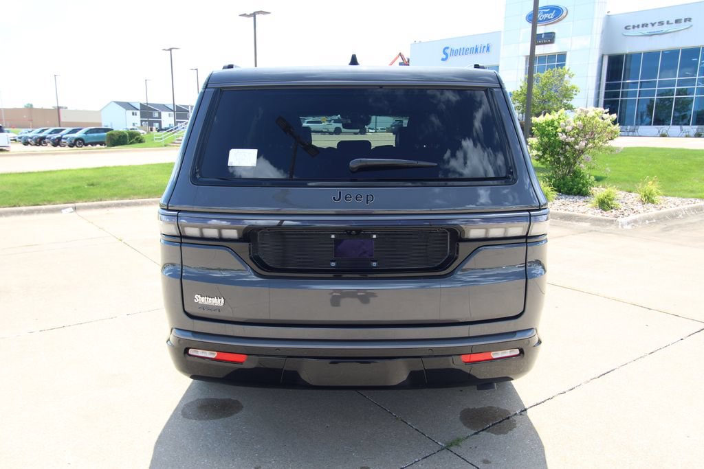 New 2026 Jeep Grand Wagoneer Limited w/ Convenience Group I AWD/4WD image 17