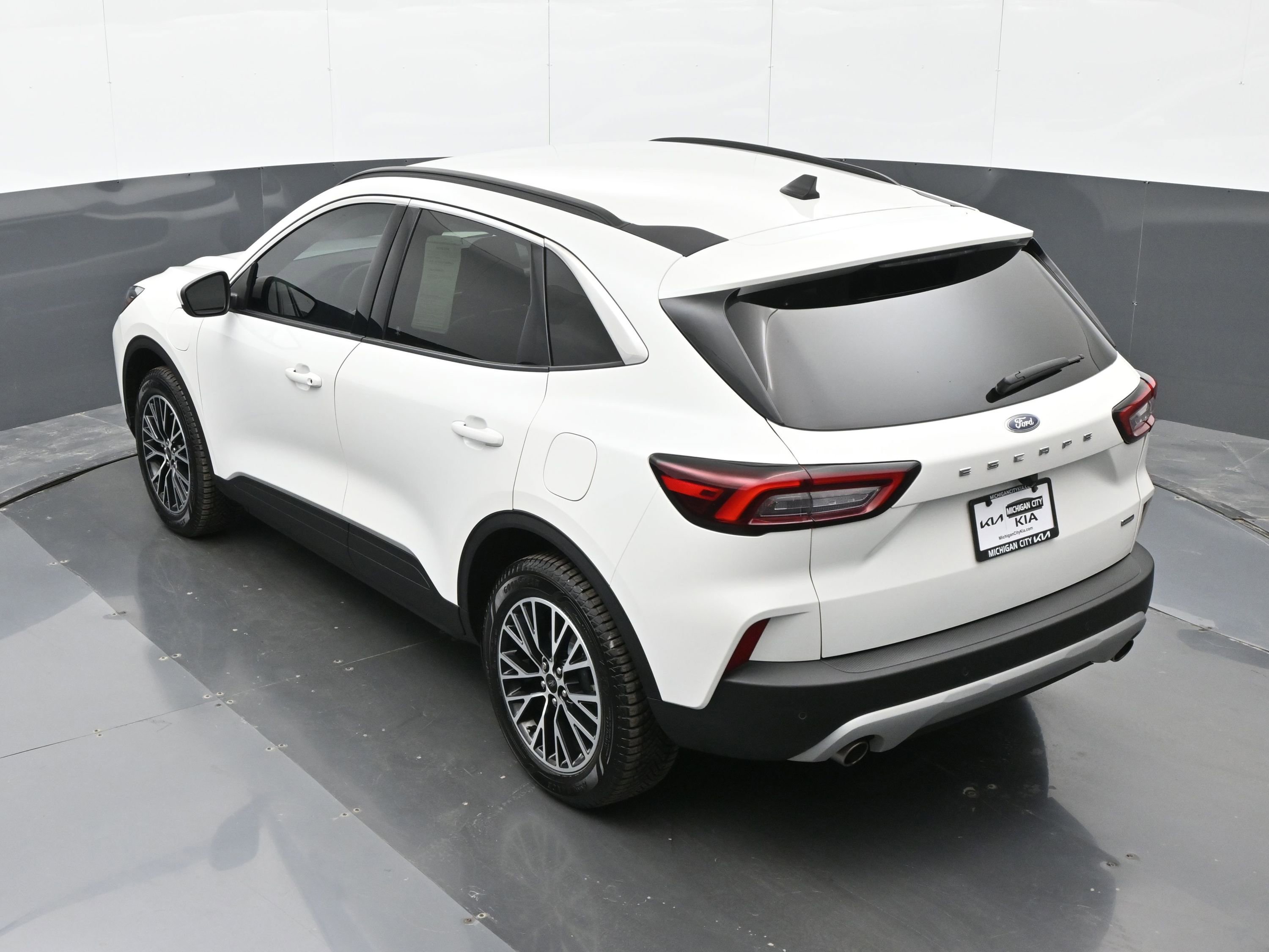 Used 2023 Ford Escape SE image 33