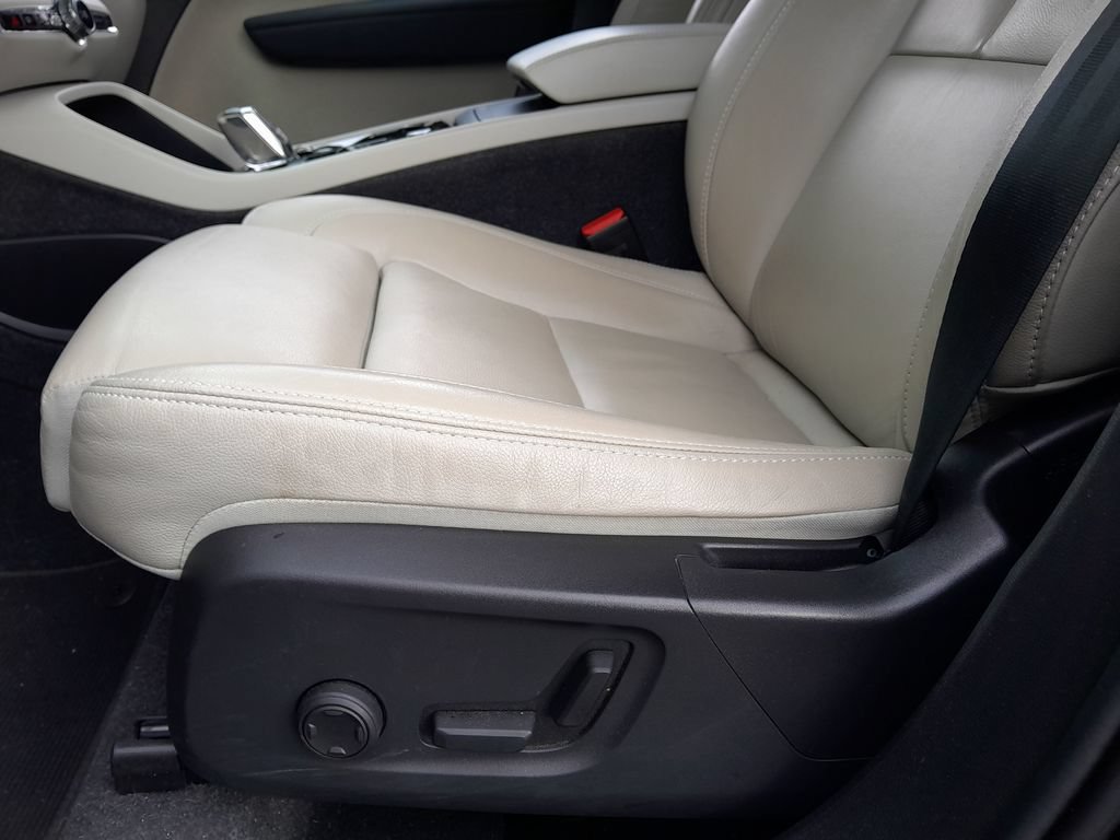 Used 2024 Volvo XC40 B5 Plus w/ Protection Package Premier AWD/4WD image 13