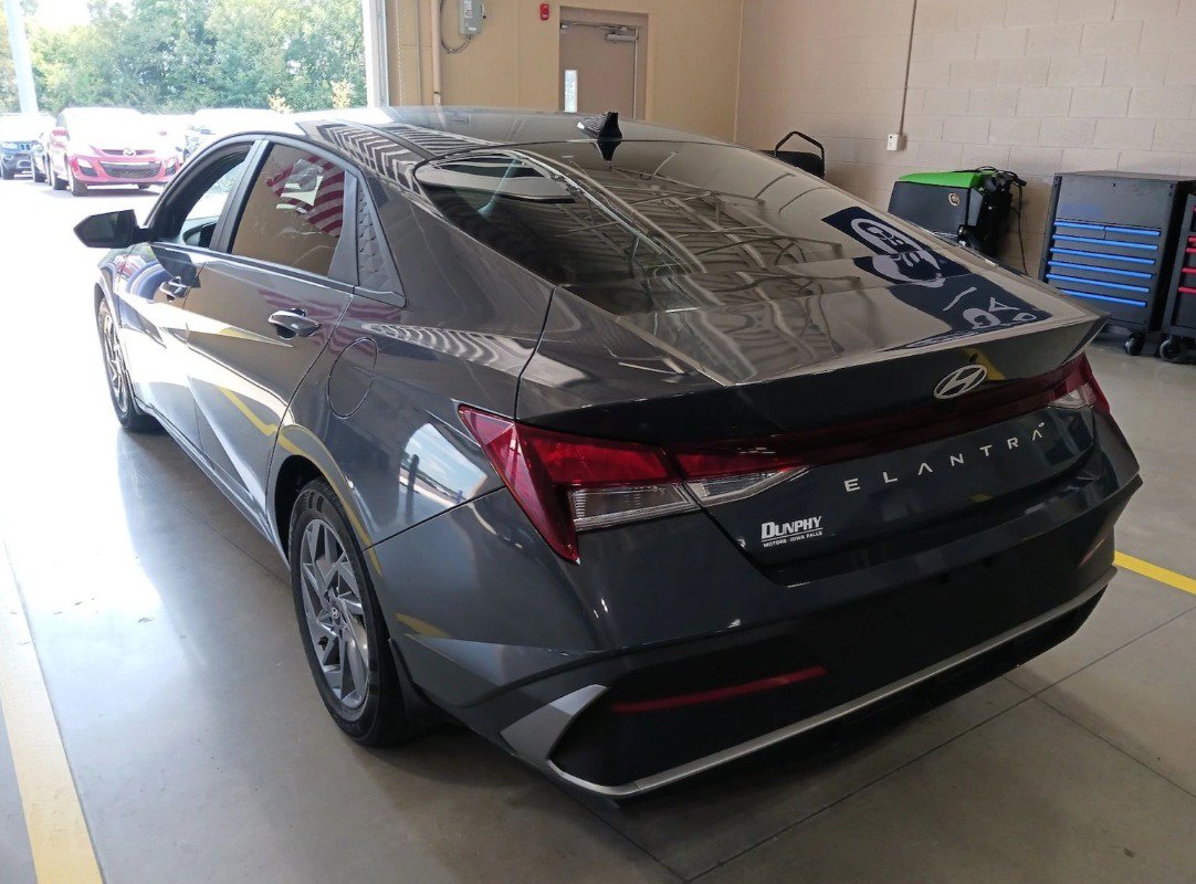 Used 2024 Hyundai Elantra SEL FWD image 6