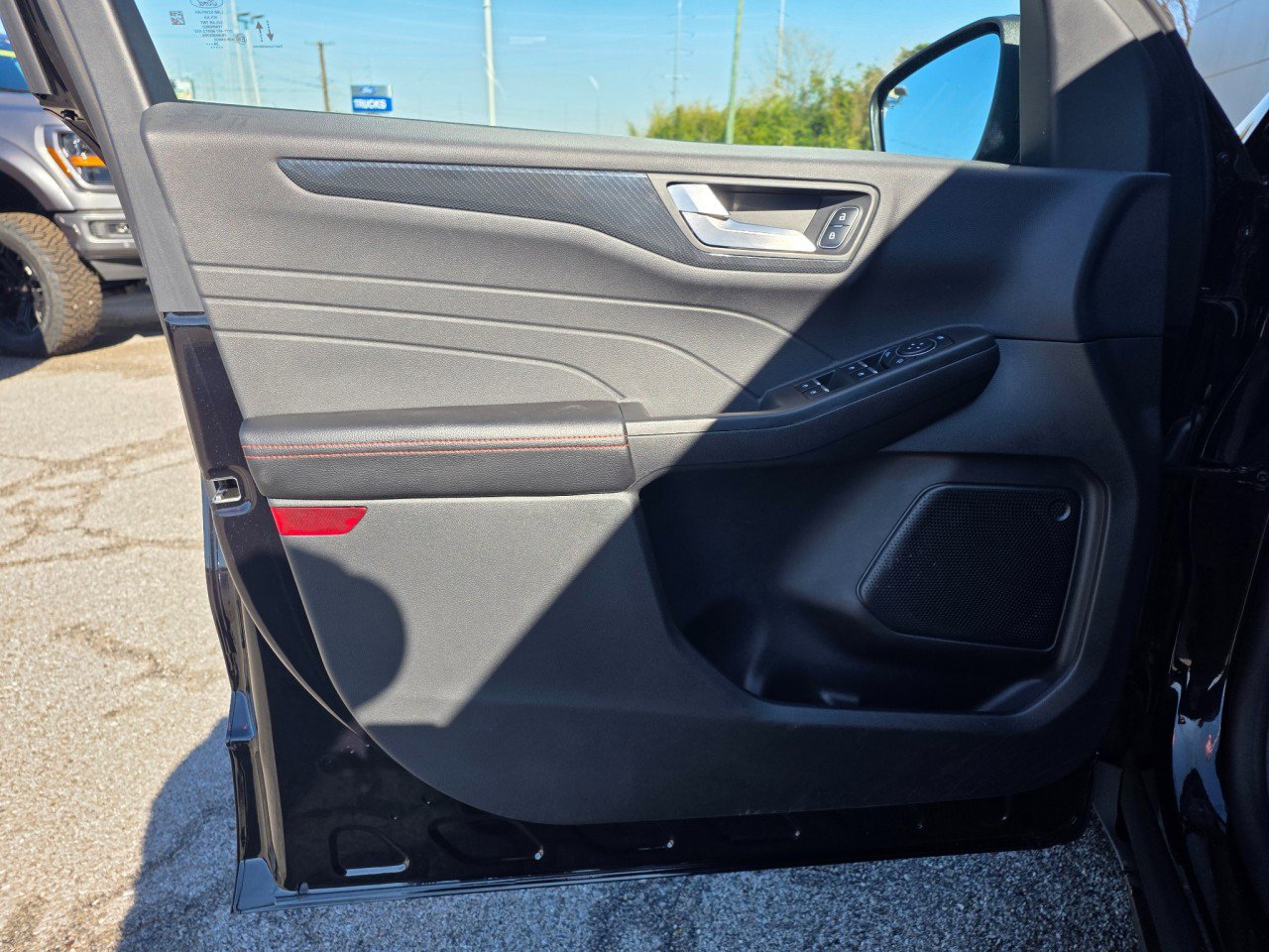 Used 2025 Ford Escape ST-Line w/ Equipment Group 301A image 23