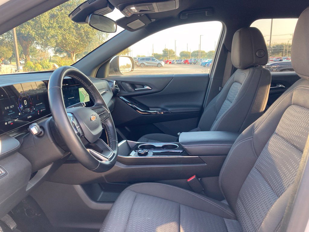 Used 2026 Chevrolet Equinox LT AWD/4WD image 8