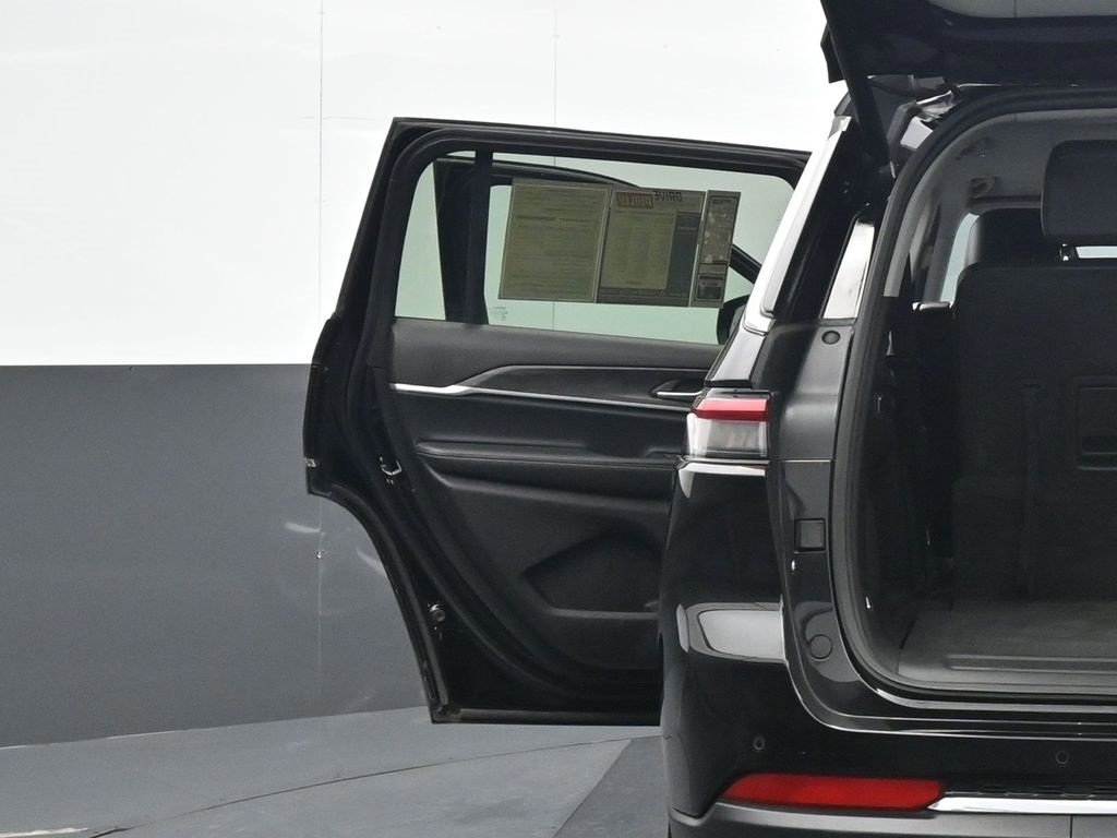 Used 2022 Jeep Grand Cherokee L Limited image 25