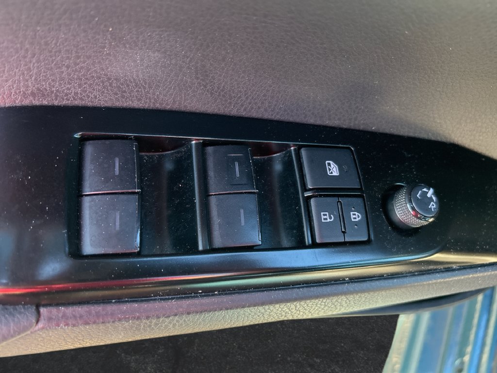 Used 2025 Toyota Camry SE FWD image 13